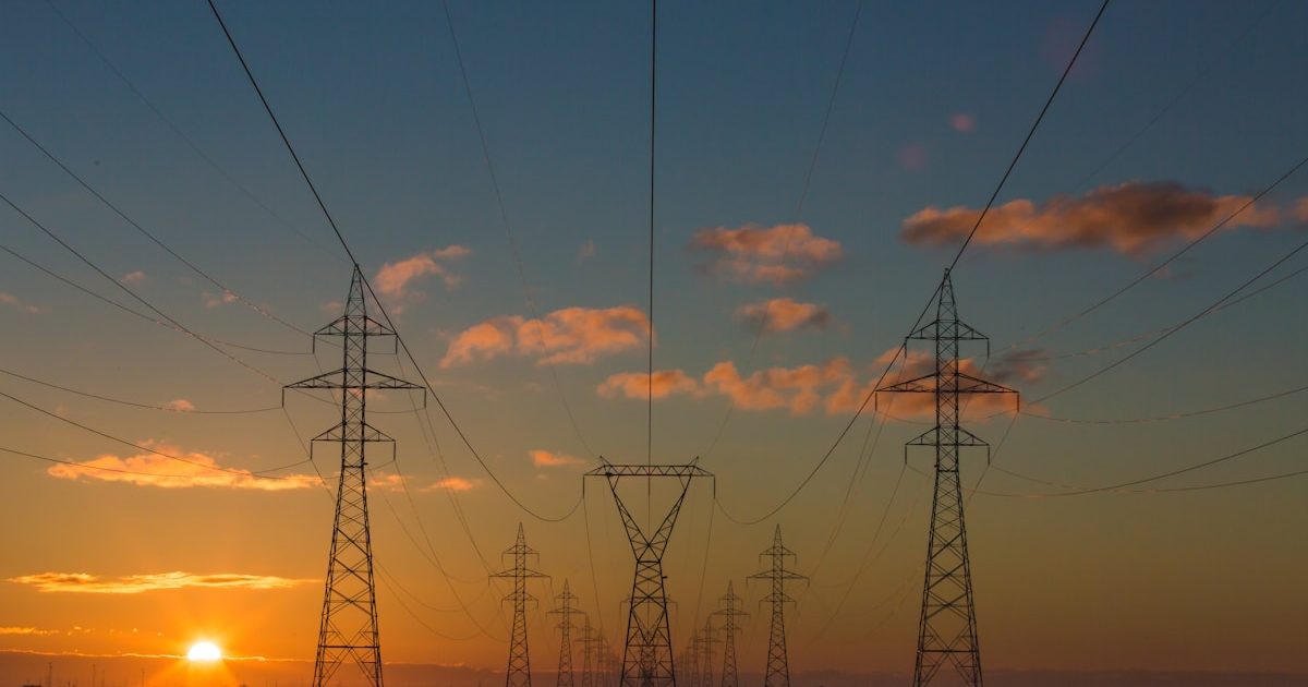 Bollette: come difendersi dai rincari di luce e gas